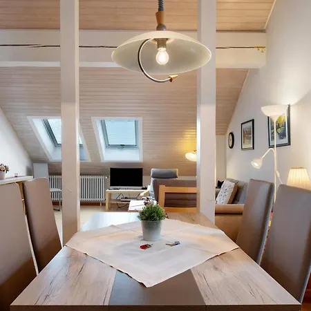 Rieslehof Nr9 شقة تيتيسي نيوستادت